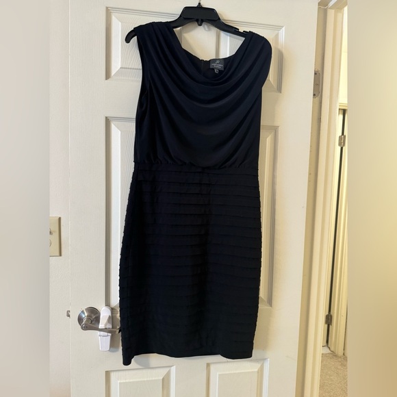 Adrianna Papell Black Pleated Midi Dress sz M - Picture 1 of 8